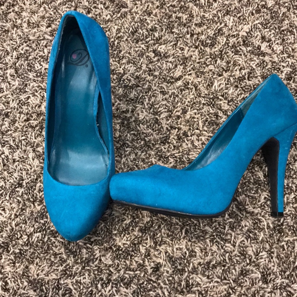 Teal heels 👠